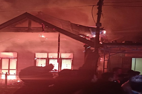 Tengah Malam, Kobaran Api Meluluhlantakkan Belasan Rumah Warga Nias