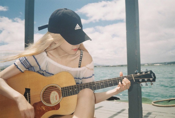 Cara Rose BLACKPINK Hasilkan dan Habiskan Uangnya, Banyak untuk Koleksi Gitar!