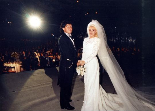 Kisah Hidup Diego Maradona: Drama Keluarga, Harta, Takhta, Wanita