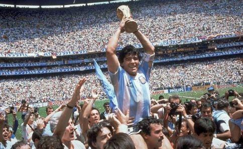 Hitam dan Putih Diego Maradona, Namamu Melegenda Sepanjang Masa