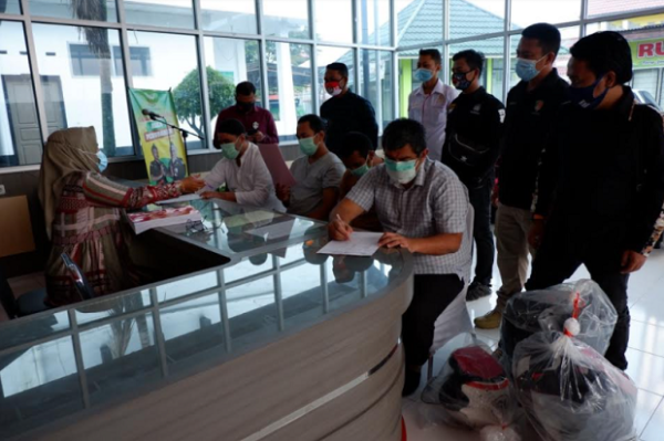 Kasus Pengeroyokan TNI, 4 Tersangka Pengendara Harley Bukittinggi Diserahkan ke Kejari