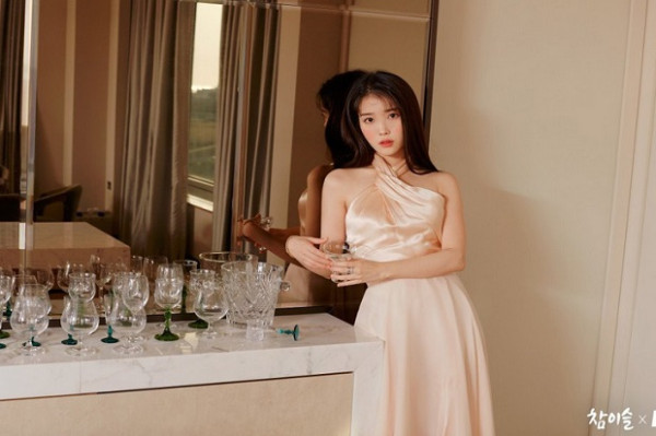 Yuk, Lihat Foto-foto Cantik IU saat Pemotretan 'Chamisul'