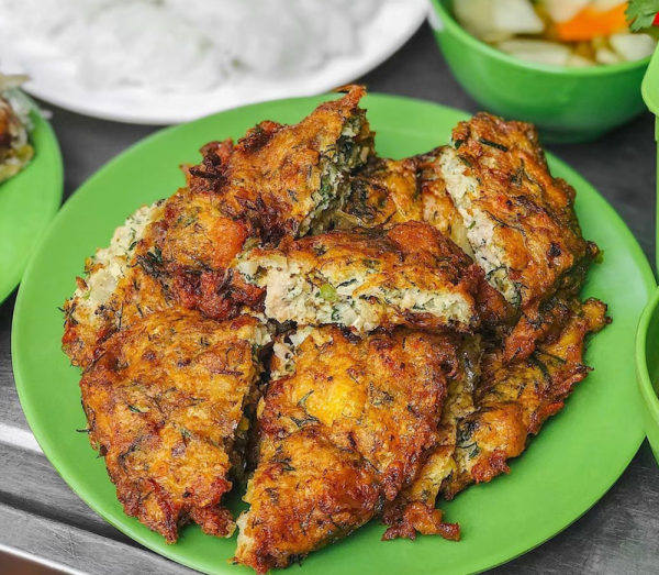 Mirip Telur Dadar Restoran Padang, tapi Cha Ruoi dari Vietnam Berisi Cacing, Berani Coba?