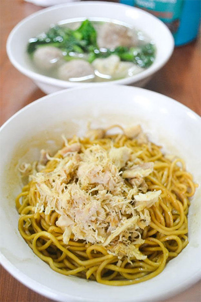 Lezatnya Makan Mi Yamin Legendaris di Bandung, Harus Coba!