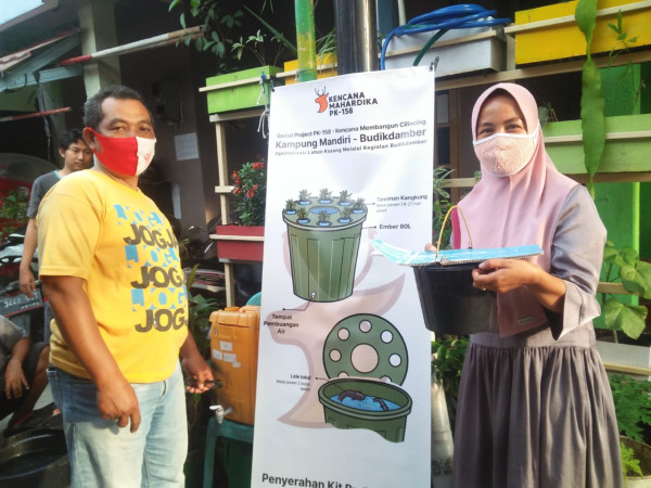 Tim Penerima Beasiswa LPDP Edukasi soal Internet dan Budidaya Lele di Cilincing