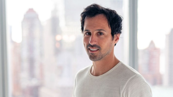 Joe Sabia Penanya 73 Questions Vogue Ternyata Aslinya Ganteng!