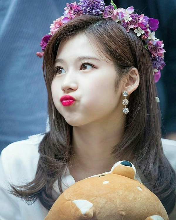 7 Idol K-Pop dengan Pipi Menggemaskan Pilihan K-Netizen, Bikin Pengen Nyubit!