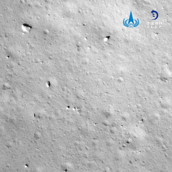 Pesawat Ruang Angkasa China Chang'e 5 Sukses Mendarat di Bulan