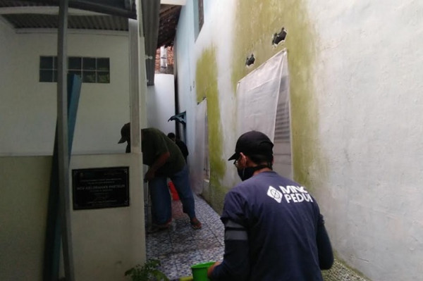 MCN Peduli Bangun MCK di Kawasan Padat Penduduk Sukajadi Bandung
