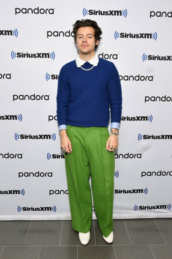 Harry Styles Bilang Nyaman Pakai Baju Perempuan, Merasa Flamboyan