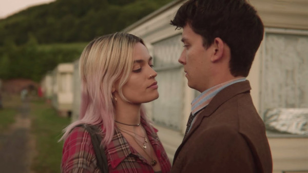 10 Teori untuk Serial Sex Education 3, Otis Malah dengan Ruby?