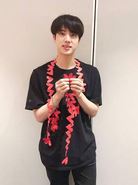 Jin BTS Ulang Tahun, Ini Ragam Hadiah yang Pernah Diberikannya untuk ARMY