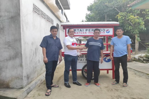 Aksi Nyata DPW Perindo Bangka Belitung, Bantu Warga Kurang Mampu di Teluk Limau