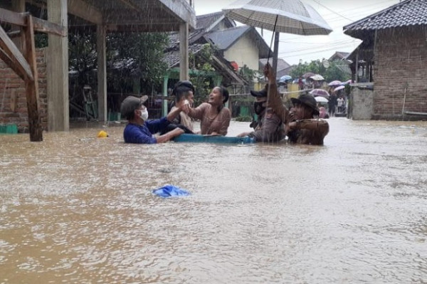 Banjir di Lebak Banten Meluas, 511 Rumah Terendam, 1 Jembatan Ambruk