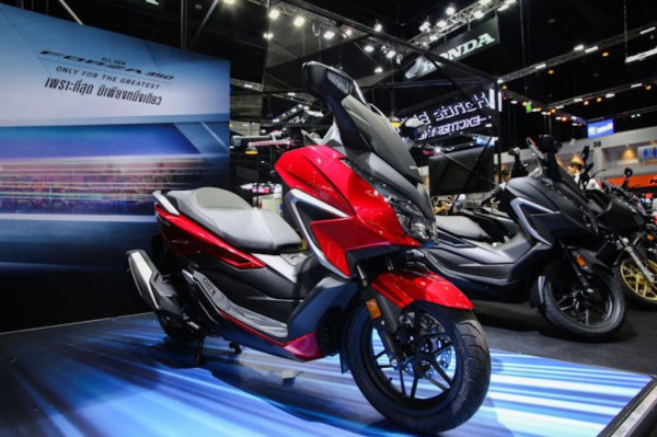 Pasang 4 Katup, Honda Forza 350 Resmi Meluncur di Vietnam
