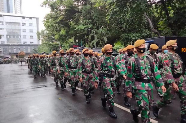 Tim Gabungan TNI-Polri Bersiaga Jelang Pemeriksaan Habib Rizieq di Polda Metro