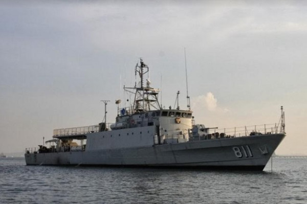 KRI Kakap-811 Siaga di Perairan Teluk Manado, Ada Apa?