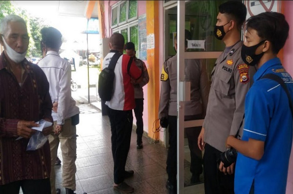 Aipda Edi Anggota Bhabinkamtibmas Terkapar Diserang Pisau saat Buka Logistik Pilkada