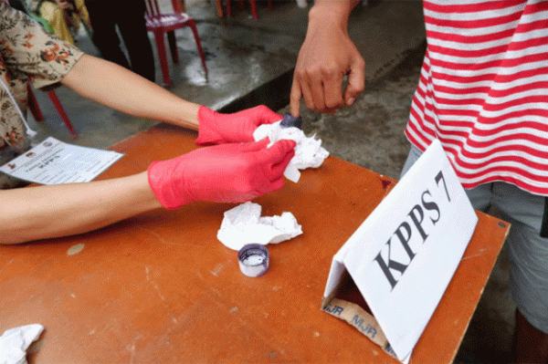 Penerapan Protokol Kesehatan di TPS Pilwalkot Makassar