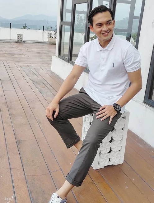 Ikbal Fauzi, Asisten Pribadi Arya Saloka Keren juga di Kehidupan Nyata