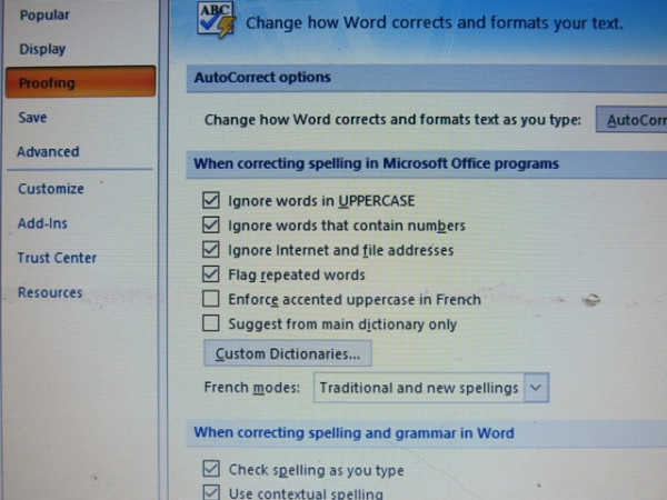 Begini Cara Hilangkan Garis Merah di Microsoft Word
