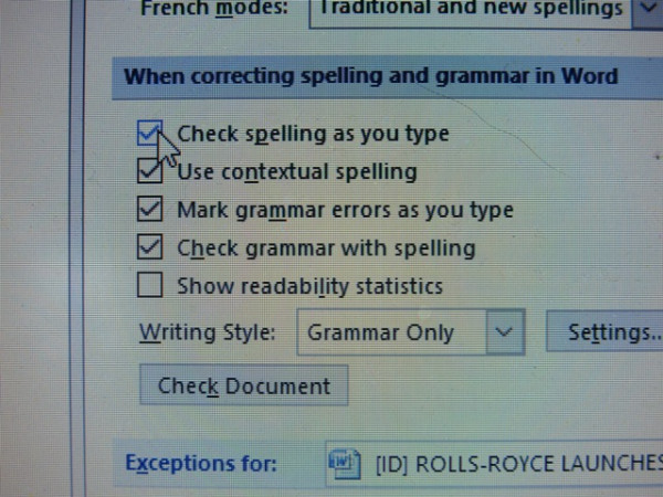 Begini Cara Hilangkan Garis Merah di Microsoft Word