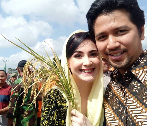 Arumi Bachsin, dari Panggung Hiburan ke Dunia Politik demi Dampingi Emil Dardak