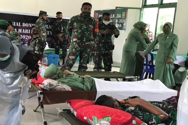 Hari Juang TNI AD, Pangdam XIV/Hasanuddin Bagikan 6.750 Sembako di Sultra