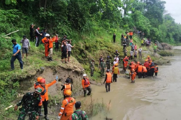 Prajurit TNI Korban Mobil Patroli Polisi Ditabrak Kereta Ditemukan 2 Km dari Lokasi