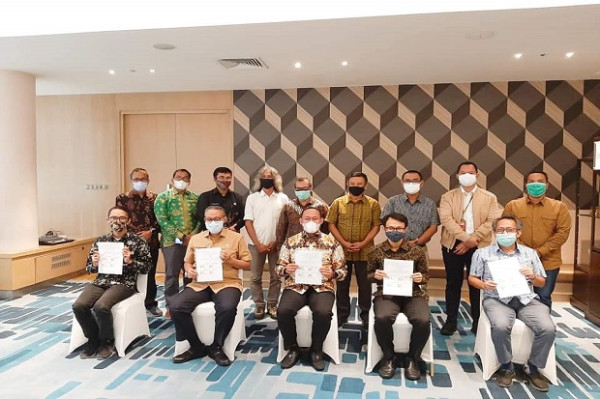 Tandatangani Kesepakatan dengan Yayasan Inisiatif Dagang Hijau, Bupati Tebo Ingin Petani Sejahtera