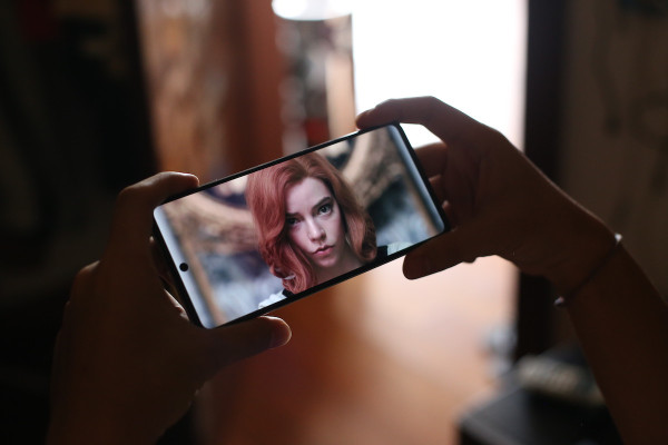 Manfaatkan Liburan Akhir Tahun Ala Samsung Galaxy M51: Mabar dan Binge Watching!