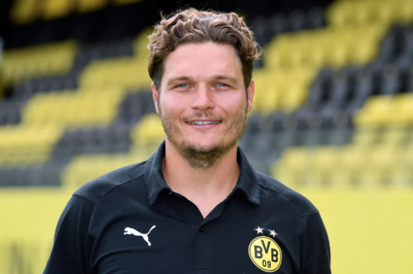 Edin Terzic Pimpin Dortmund di Babak 16 Besar Liga Champions