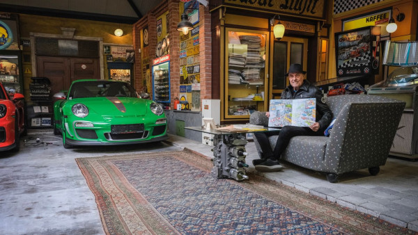 Bukan Sultan, Kakek Umur 80 Tahun ini Koleksi 80 Unit Porsche