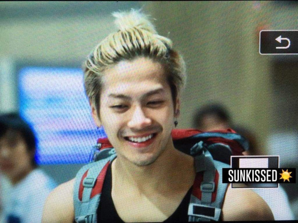 7 Idola K-pop yang Makin Ganteng dengan Rambut Man Bun