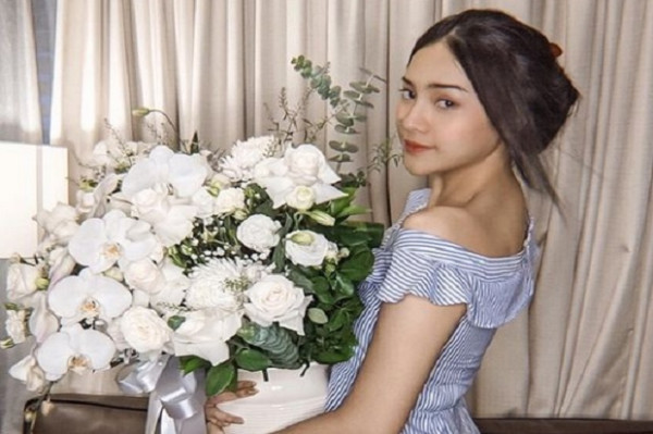 Adu Gaya Amanda Manopo dan Anya Geraldine, Keren Siapa?
