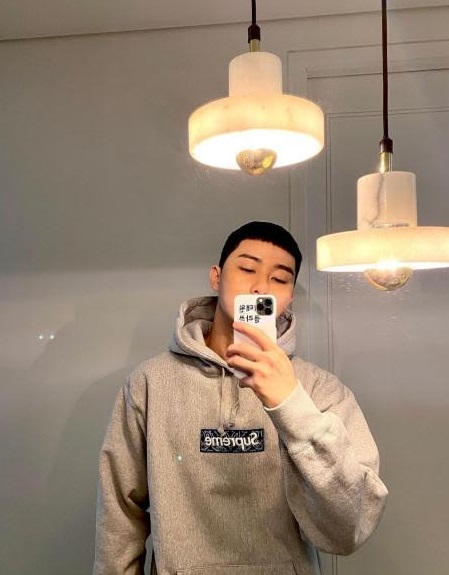 Genap 32 Tahun, Yuk Intip Foto Selfie Menggemaskan Park Seo Joon