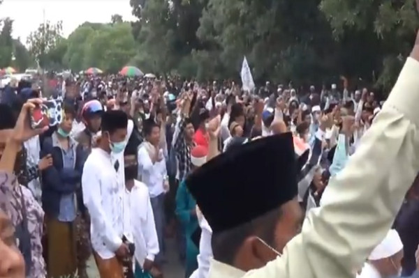 Ribuan Santri di Bangkalan Madura Turun ke Jalan Minta Habib Rizieq Dibebaskan