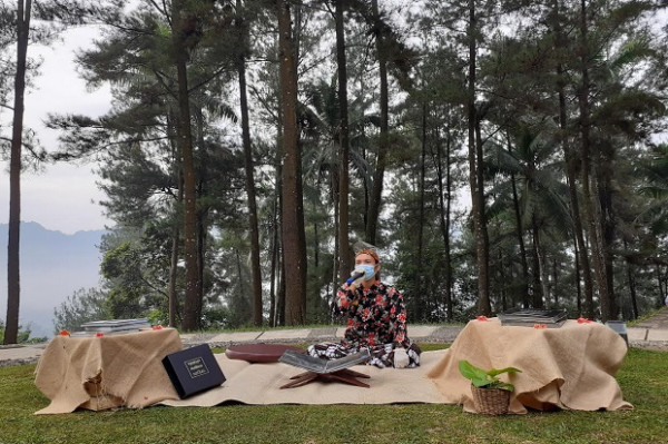 Yuk, Berburu Sunrise di Bukit Dagi dengan Pemandangan Megah Candi Borobudur