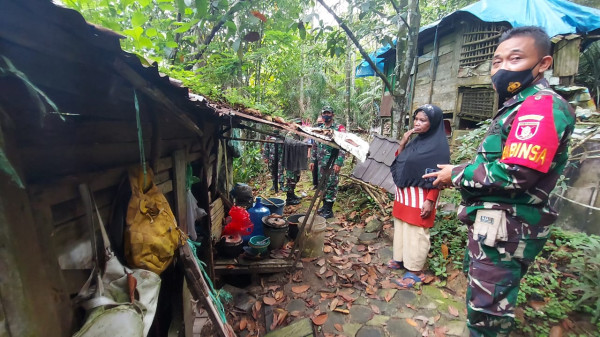 Puluhan Tahun Tinggal di Gubuk, Pasangan Lansia Ini Tempati Rumah Layak Huni
