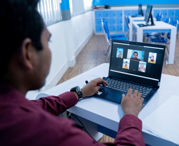 Samsung Terapkan Pembelajaran Hibrid Smart Learning Class di Lombok