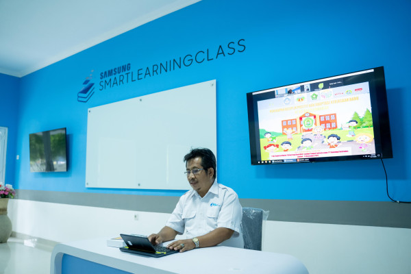 Samsung Terapkan Pembelajaran Hibrid Smart Learning Class di Lombok