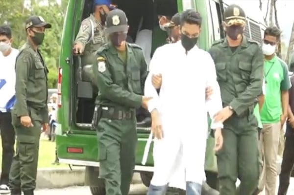 Hukum Cambuk di Aceh, 10 Penjudi Dieksekusi di Depan Masjid