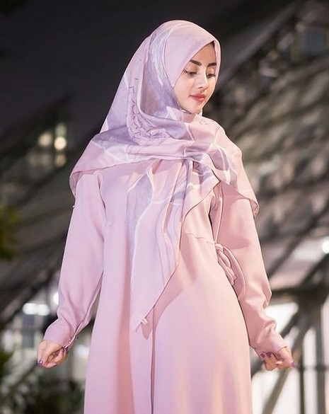Yuk, Intip Gaya Cantik Tania Ayu yang Namanya Dikaitkan Prostitusi Online