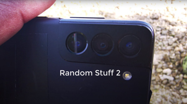 Penampakan Samsung Galaxy S21 Plus Muncul dalam Video Pendek