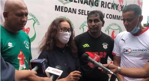 Keluarga Hadiri Acara Tribute To Ricky Yacobi di Stadion Madya