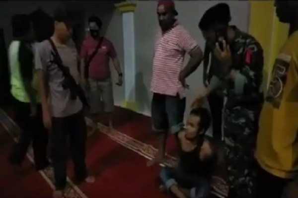 Dramatis Penangkapan Pembunuh Istri Polisi di Dalam Masjid