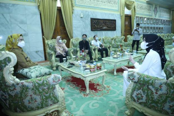 Hari Ibu, Bupati Serang Dapat Apresiasi dari Milenial