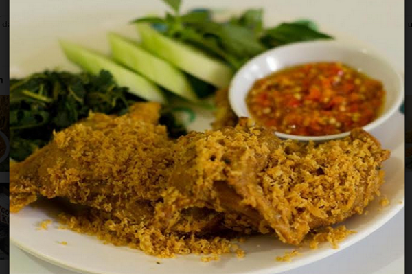 Gurihnya Kebangetan, Bikin Pelanggan Ayam Goreng Batas Kota Wonogiri Ketagihan
