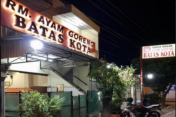 Gurihnya Kebangetan, Bikin Pelanggan Ayam Goreng Batas Kota Wonogiri Ketagihan