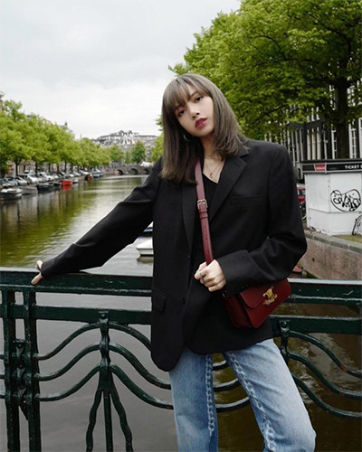 5 Gaya Fashion Lisa BLACKPINK, Chic hingga Retro